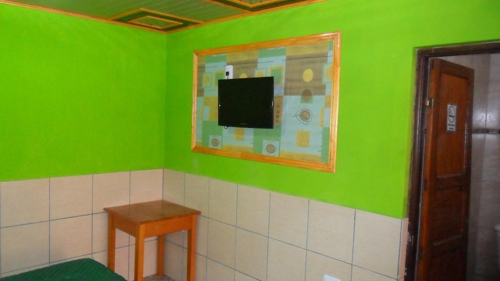 Residencial Arcoiris Hotel Puerto Iguazu Room photo